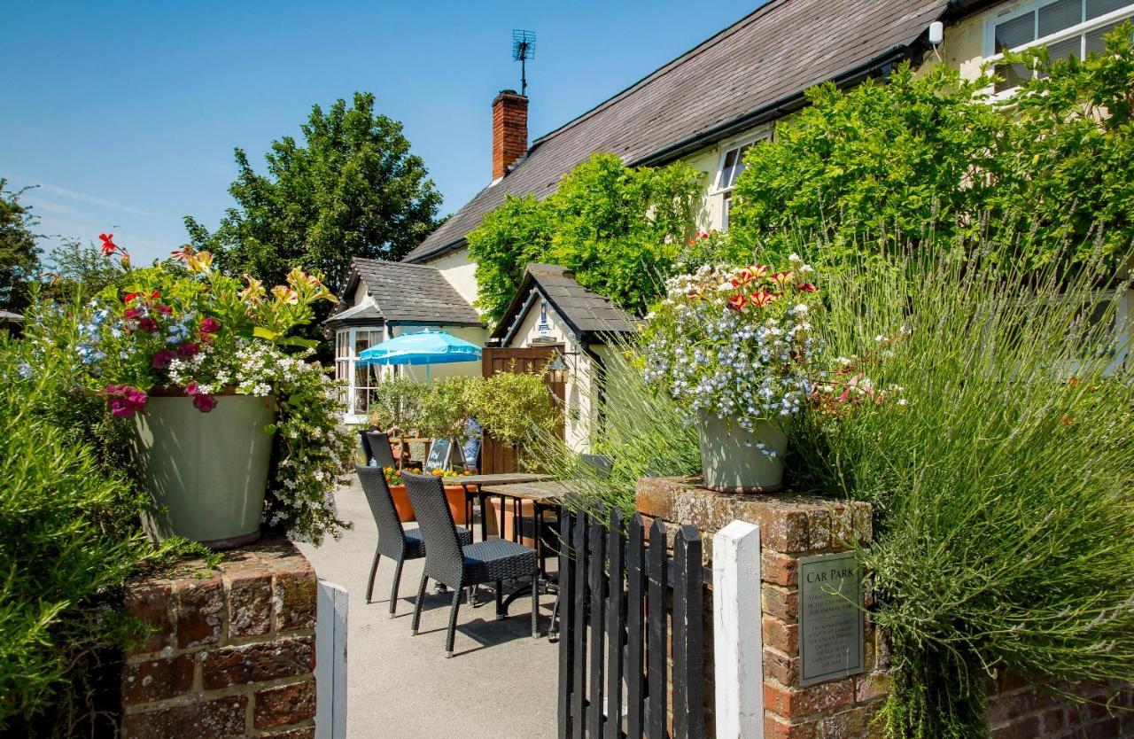 The Cricketers Clavering Eksteriør billede